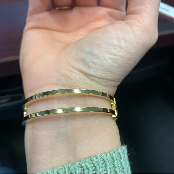 Avon Gold tone Watch with White Dial easy to read NIB small - Picture 7 of 8